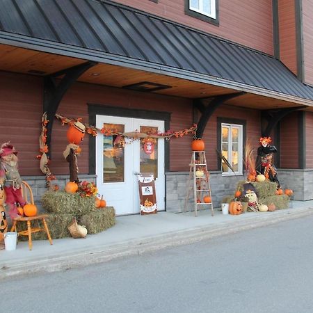 Auberge Du Vieux Faubourg Sainte Anne-des-Chênes Exterior foto