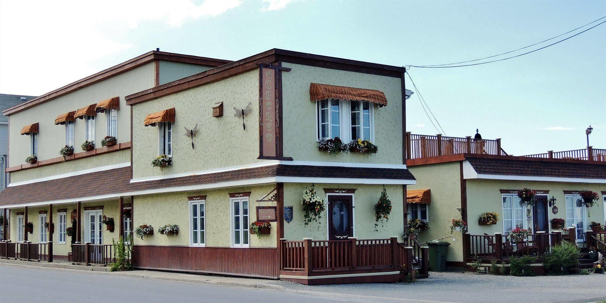 Auberge Du Vieux Faubourg Sainte Anne-des-Chênes Exterior foto